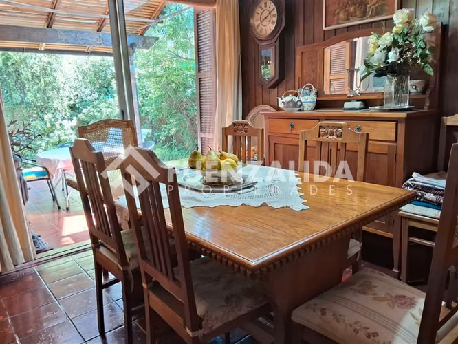Acogedora casa en albañilería revestida en madera