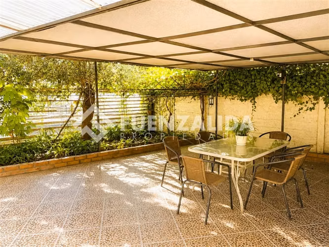 Casa en venta de 5 dorm. en Las Condes
