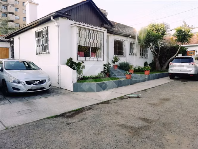 Casa en venta de 4 dorm. en Las Condes