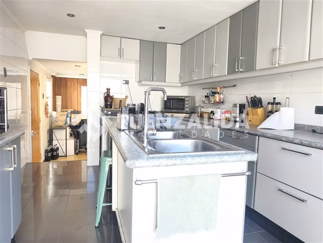 Casa en venta de 4 dorm. en Las Condes