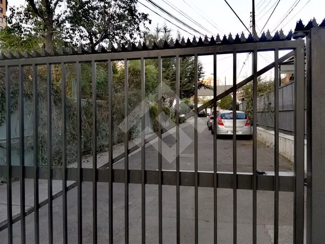 Casa en venta de 4 dorm. en Las Condes