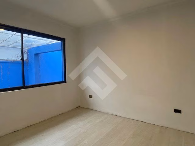 Casa en venta de 2 dorm. en La Reina