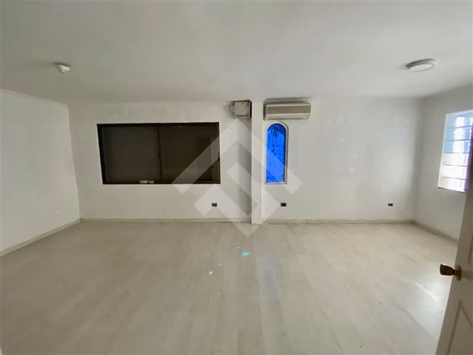 Casa en venta de 2 dorm. en La Reina