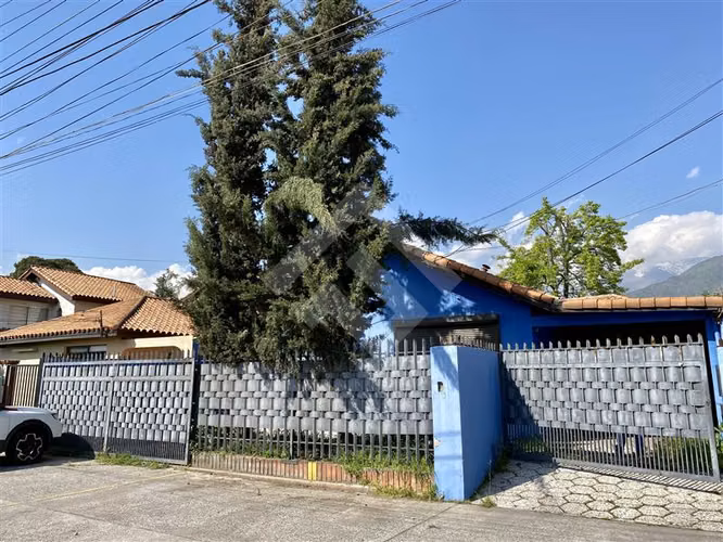 Casa en venta de 2 dorm. en La Reina