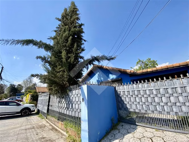 Casa en venta de 2 dorm. en La Reina