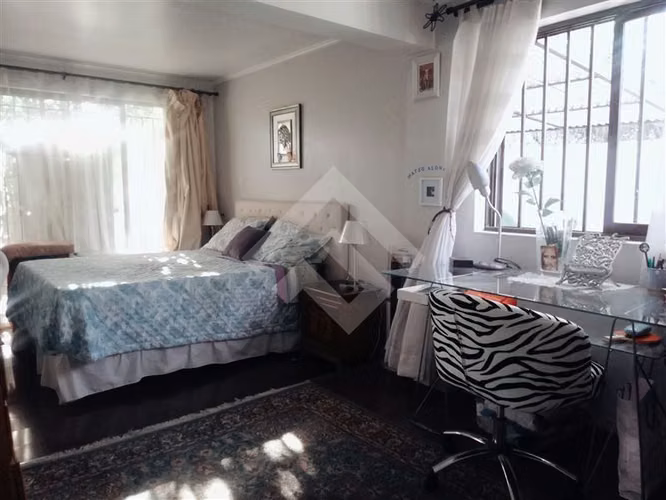 Casa en venta de 4 dorm. en La Reina