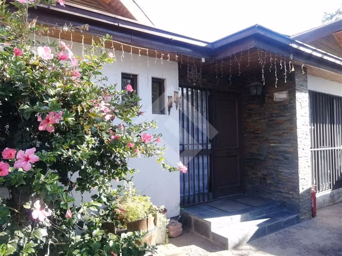 Casa en venta de 4 dorm. en La Reina