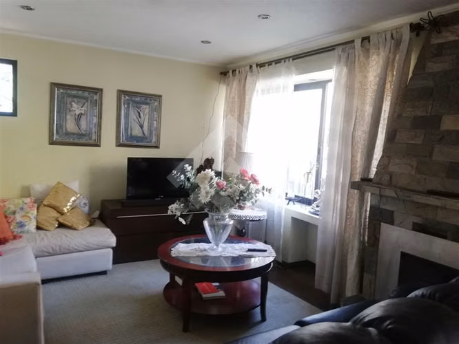 Casa en venta de 4 dorm. en La Reina