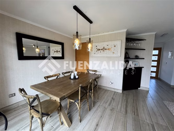 Casa en venta de 4 dorm 3 baños, baño de visita en La Serena