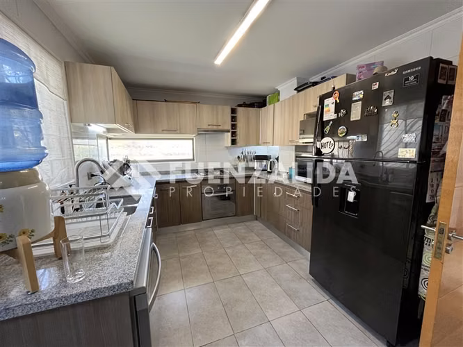 Casa en venta de 4 dorm 3 baños, baño de visita en La Serena