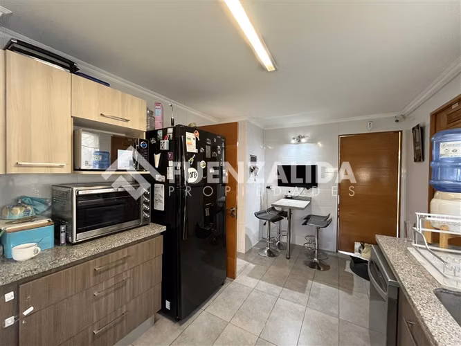 Casa en venta de 4 dorm 3 baños, baño de visita en La Serena