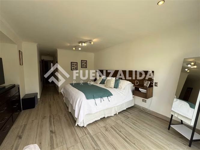 Casa en venta de 4 dorm 3 baños, baño de visita en La Serena