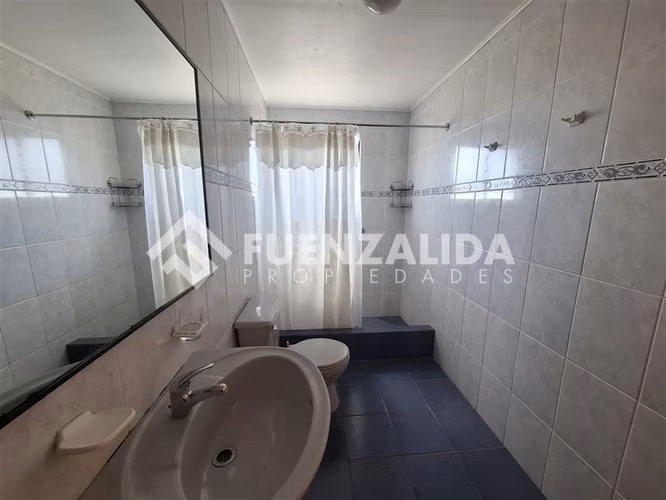 Casa en venta de 7 dorm., 2 pisos, en Guanaqueros, Coquimbo