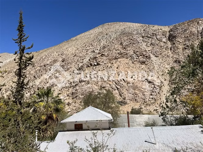 Casa en venta 4 dorm.2 baños piscina, terraza en Paihuano