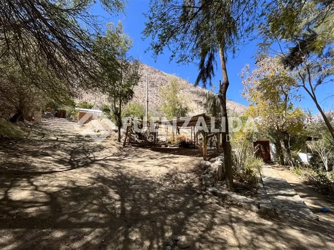Casa en venta 4 dorm.2 baños piscina, terraza en Paihuano