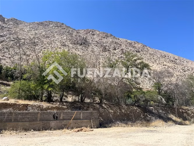 Casa en venta 4 dorm.2 baños piscina, terraza en Paihuano