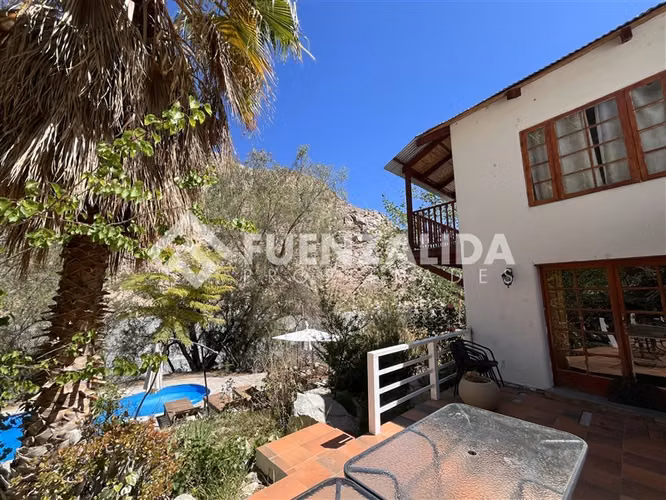 Casa en venta 4 dorm.2 baños piscina, terraza en Paihuano
