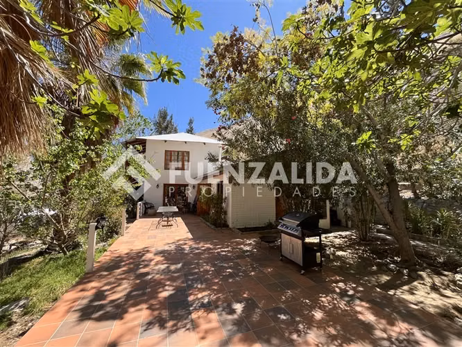 Casa en venta 4 dorm.2 baños piscina, terraza en Paihuano