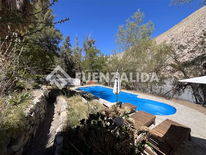 Casa en venta 4 dorm.2 baños piscina, terraza en Paihuano
