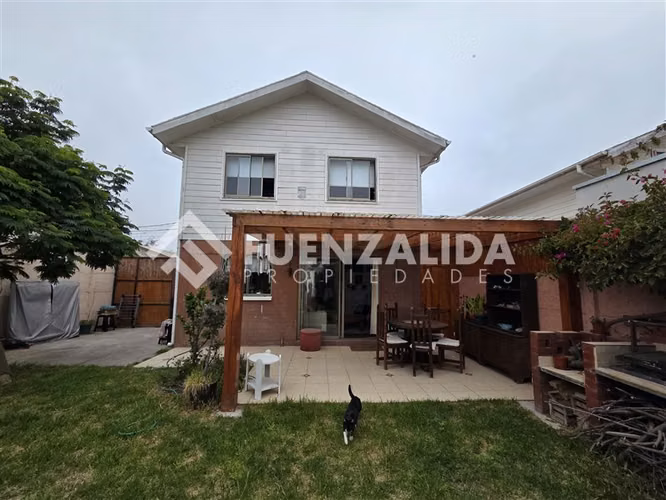 Casa en venta de 3 dorm. 2 baños + baño visita en La Serena