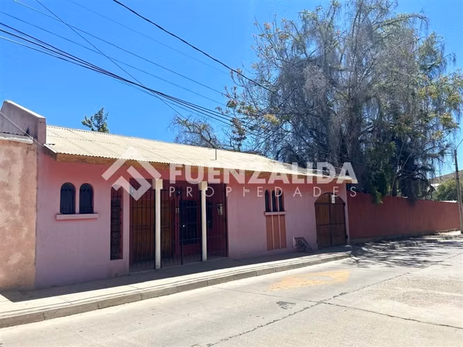 Casa en venta de 7 dorm. 4 baños en centro de Andacollo