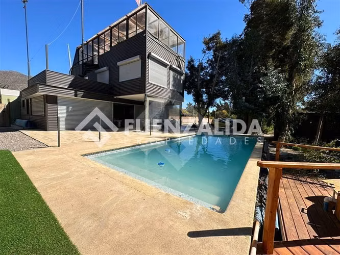 Casa en venta de 5 dorm. en La Serena