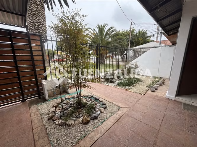 Casa en venta de 2 dorm. 1 baño, Garage con baño,en Coquimbo