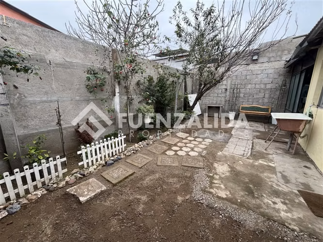 Casa en venta de 2 dorm. 1 baño, Garage con baño,en Coquimbo