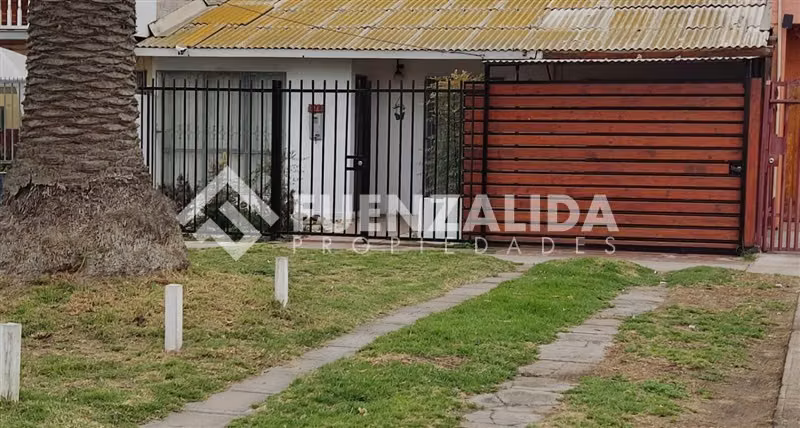 Casa en venta de 2 dorm. 1 baño, Garage con baño,en Coquimbo