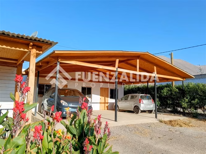 Casa en venta en amplio terreno de 4 dorm. en el Durazno
