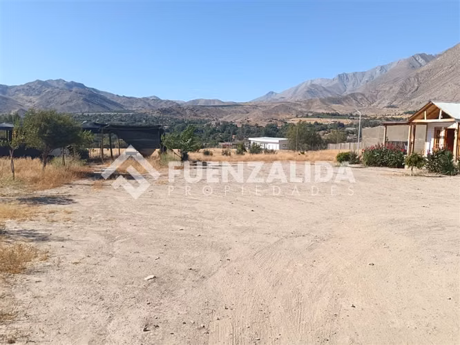 Casa en venta en amplio terreno de 4 dorm. en el Durazno