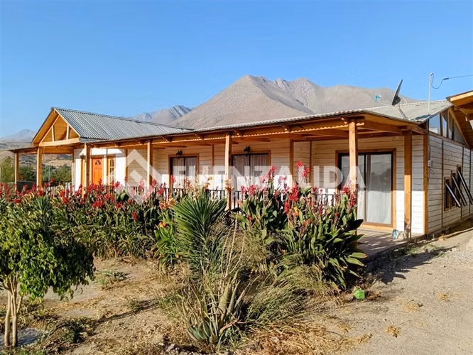 Casa en venta en amplio terreno de 4 dorm. en el Durazno