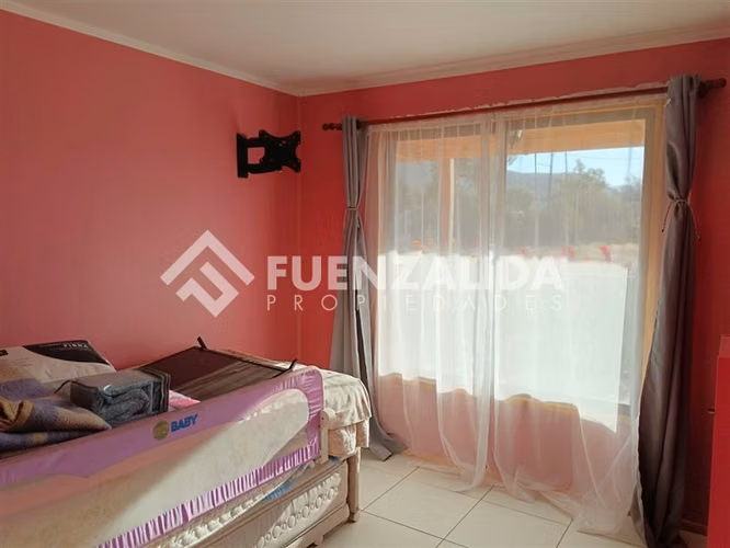 Casa en venta en amplio terreno de 4 dorm. en el Durazno