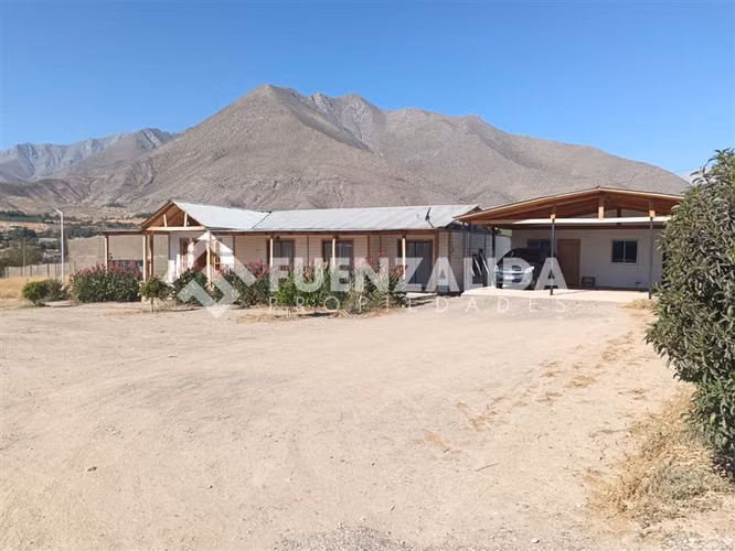 Casa en venta en amplio terreno de 4 dorm. en el Durazno