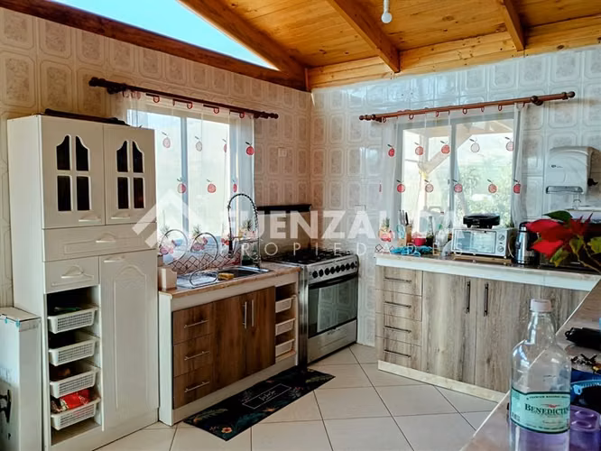 Casa en venta en amplio terreno de 4 dorm. en el Durazno