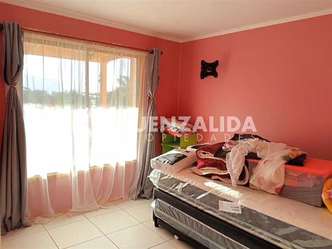 Casa en venta en amplio terreno de 4 dorm. en el Durazno