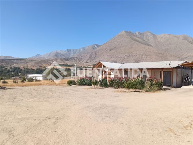 Casa en venta en amplio terreno de 4 dorm. en el Durazno