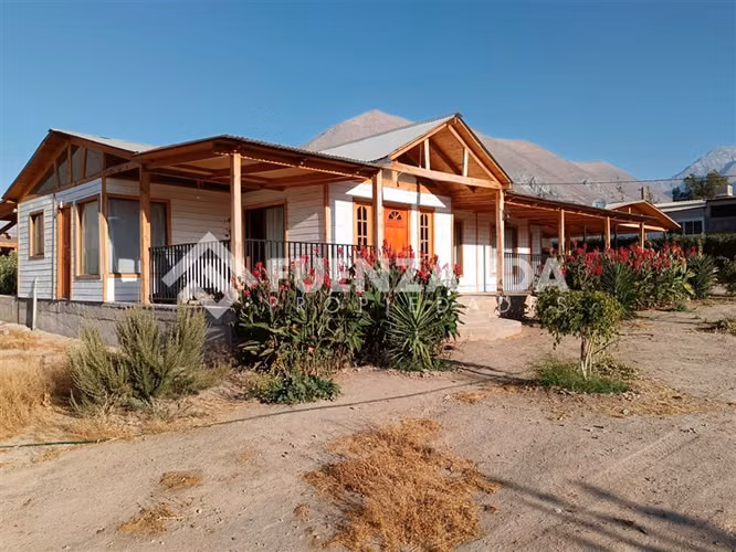Casa en venta en amplio terreno de 4 dorm. en el Durazno