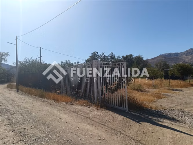 Casa en venta en amplio terreno de 4 dorm. en el Durazno