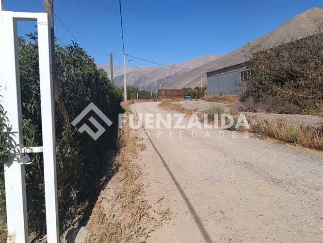 Casa en venta en amplio terreno de 4 dorm. en el Durazno