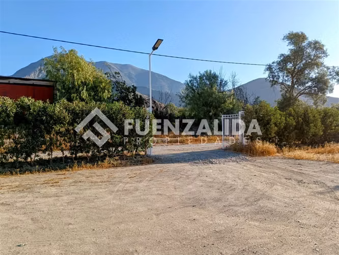 Casa en venta en amplio terreno de 4 dorm. en el Durazno