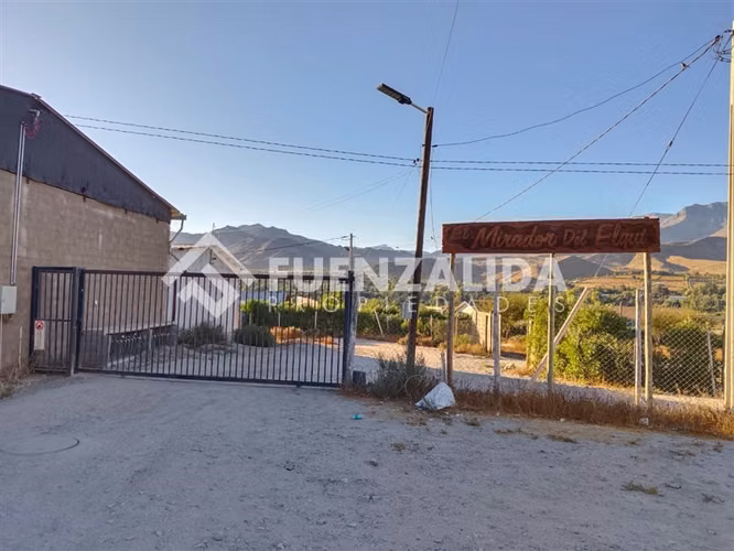 Casa en venta en amplio terreno de 4 dorm. en el Durazno