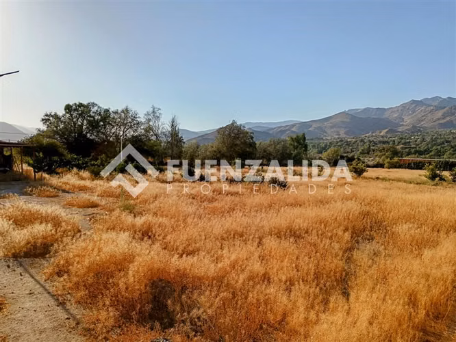 Casa en venta en amplio terreno de 4 dorm. en el Durazno