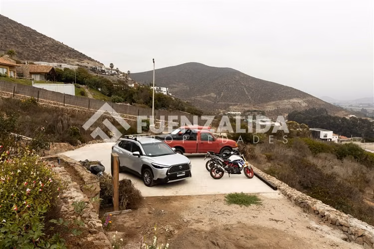Casa en venta de 3 dorm 3baños sitio de 5700m2. en La Serena