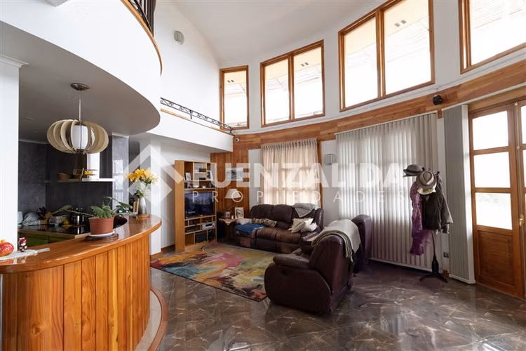 Casa en venta de 3 dorm 3baños sitio de 5700m2. en La Serena