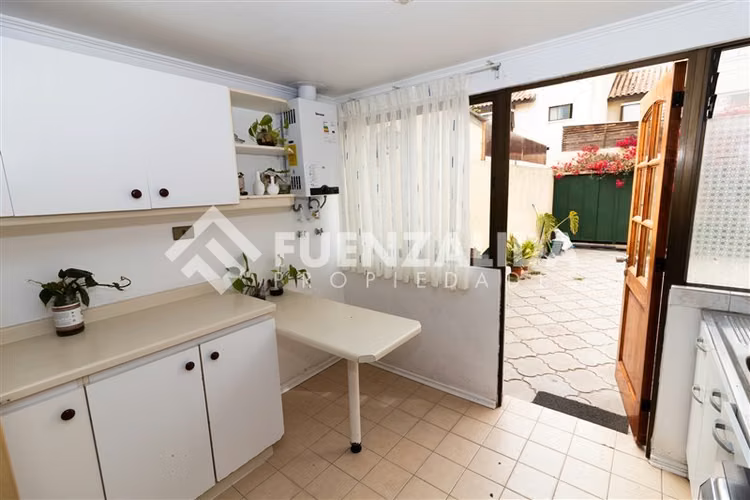 Casa en venta de 3 dorm. 3baños, 3 pisos,en La Serena
