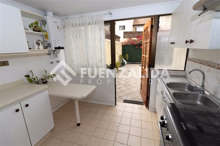 Casa en venta de 3 dorm. 3baños, 3 pisos,en La Serena