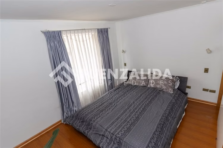 Casa en venta de 3 dorm. 3baños, 3 pisos,en La Serena
