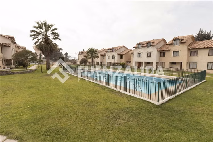 Casa en venta de 3 dorm. 3baños, 3 pisos,en La Serena