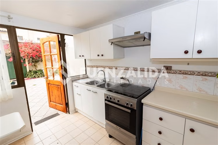 Casa en venta de 3 dorm. 3baños, 3 pisos,en La Serena